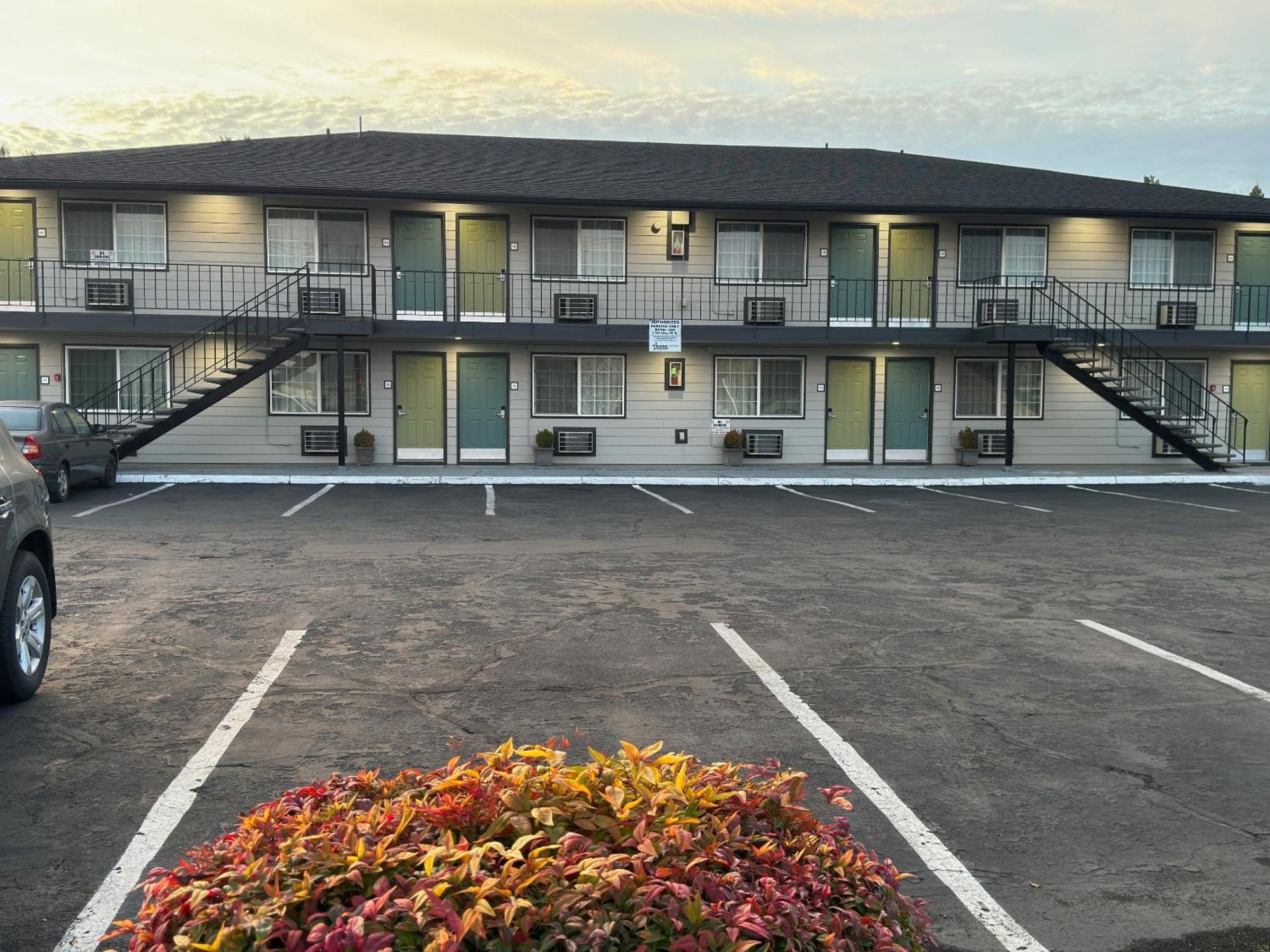 Royal Inn Eugene- Airport ภายนอก รูปภาพ